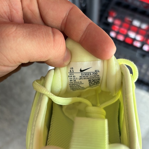 Nike Shoes Air VaporMax Plus WMNS “Barely Volt” 2024 - Picture 6 of 7